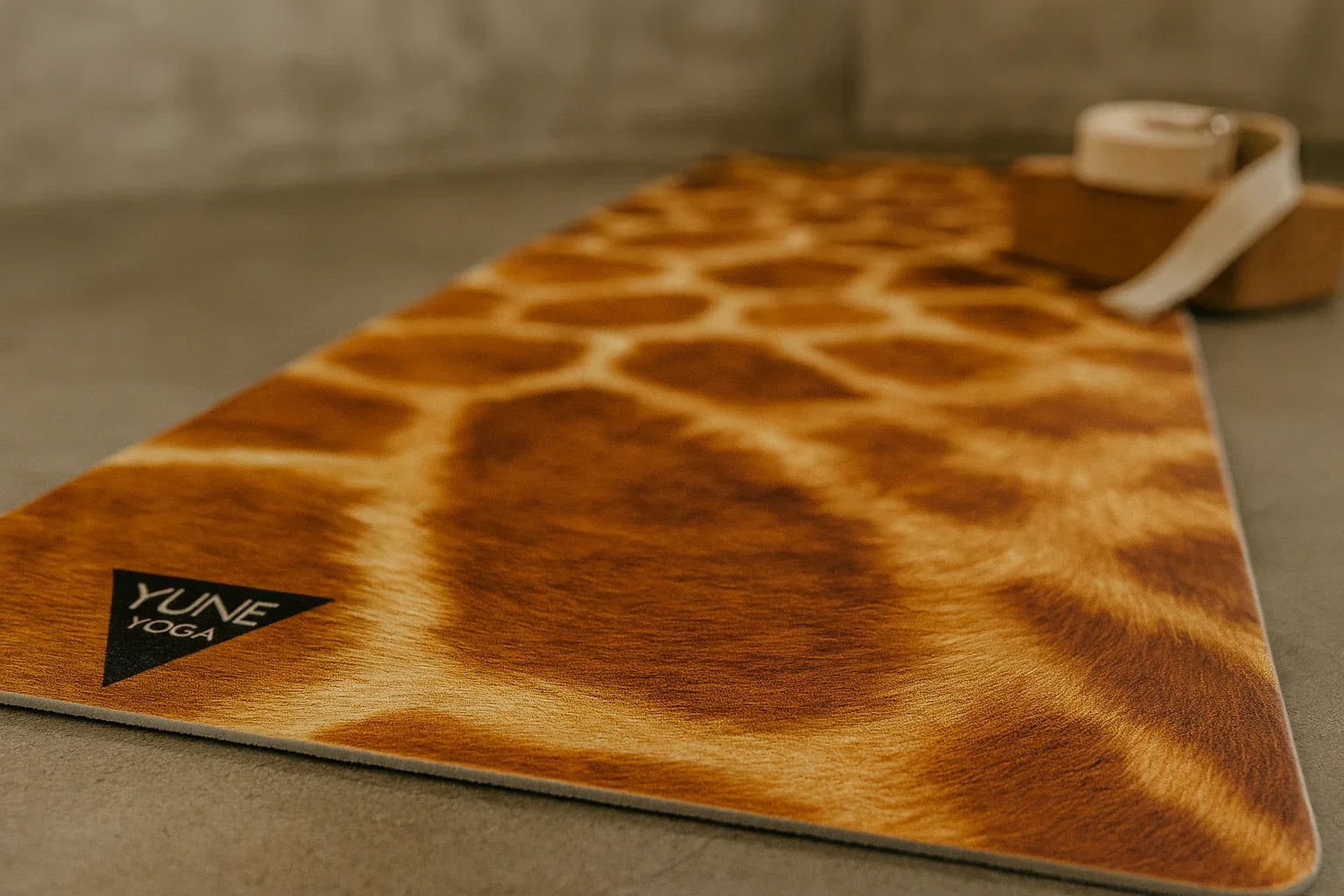 Giraffe Yogamatta – högre perspektiv, jordnära design