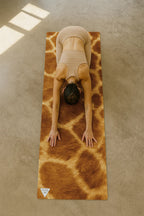 Giraffe Yogamatta – högre perspektiv, jordnära design